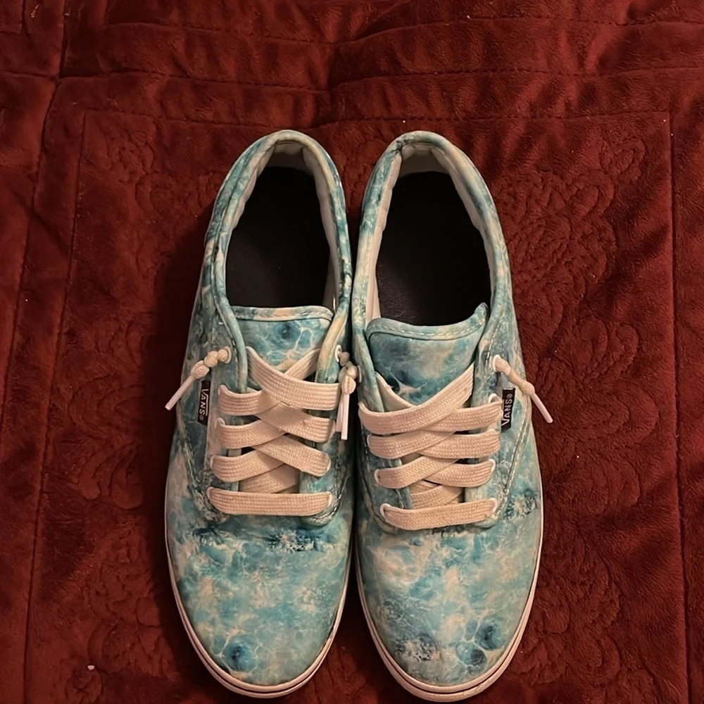 Vans  coastal cloud blue & white women’s size 9 canvas shoes Beach walking shoes